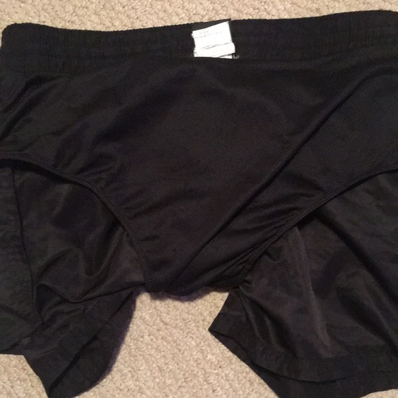 Nike sports shorts girls juniors 10 to 12 yrs sz M with unders built-in - Picture 4 of 6